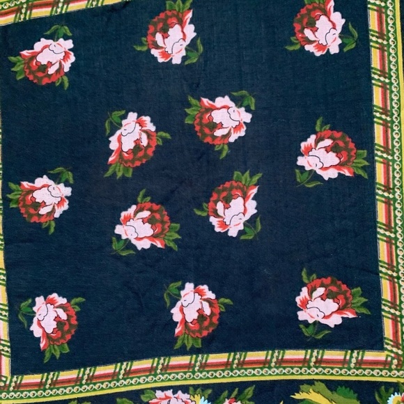 Scarf - Picture 2 of 5